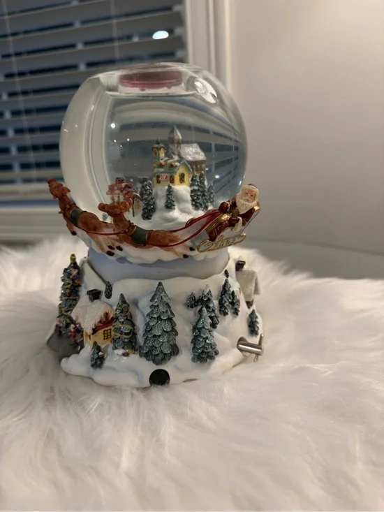 Vintage PartyLite Santa Sleigh Snow Globe Musical Holiday Decoration