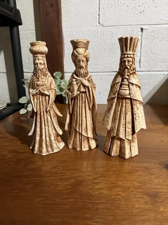 Vintage 1970s Three wise men nativity Figurines- Antiqued Ivory set Of 3