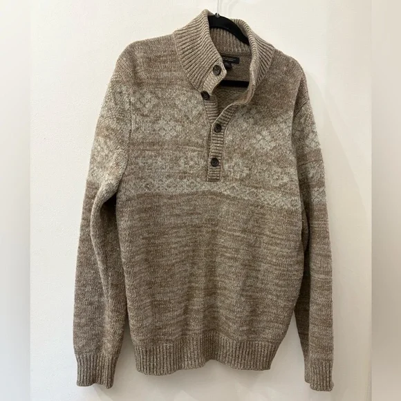 Banana Republic Tan highneck Sweater- Mens Large - 100% wool - button detail