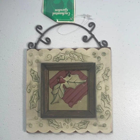 Christmas hanging holiday decor w metal holly leaf accent Vintage Y2K