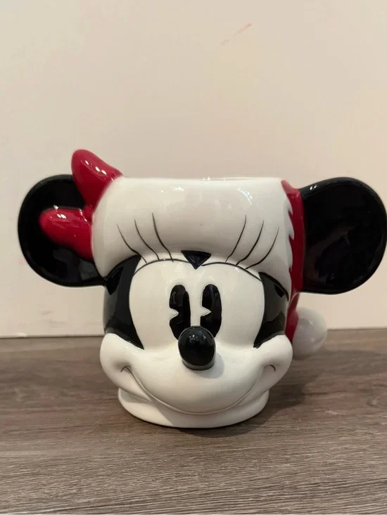 Minnie Mouse with Santa Hat Ceramic Mug- NWT