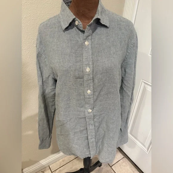 Banana Republic Light Gray Casual Button-Down Shirt