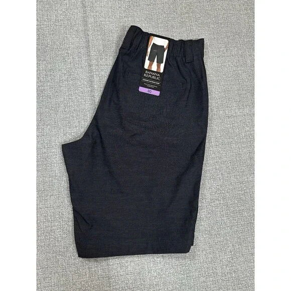 BANANA REPUBLIC Men's Comfort Waist Flat Front Shorts BLACK Wicking 30 NEW