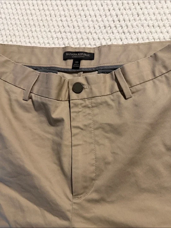 Banana Republic Men's Chino shorts - Light Khaki