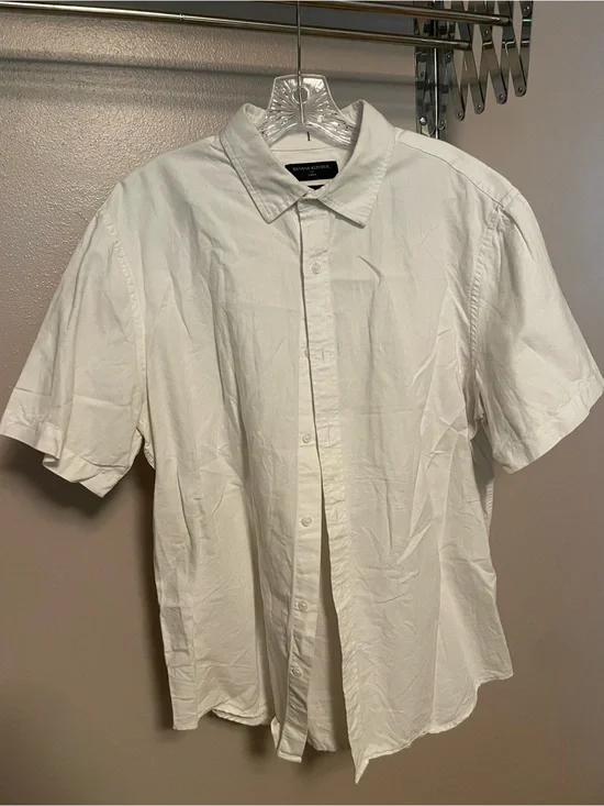 Banana Republic Men’s White Short-Sleeve Button-Down Shirt