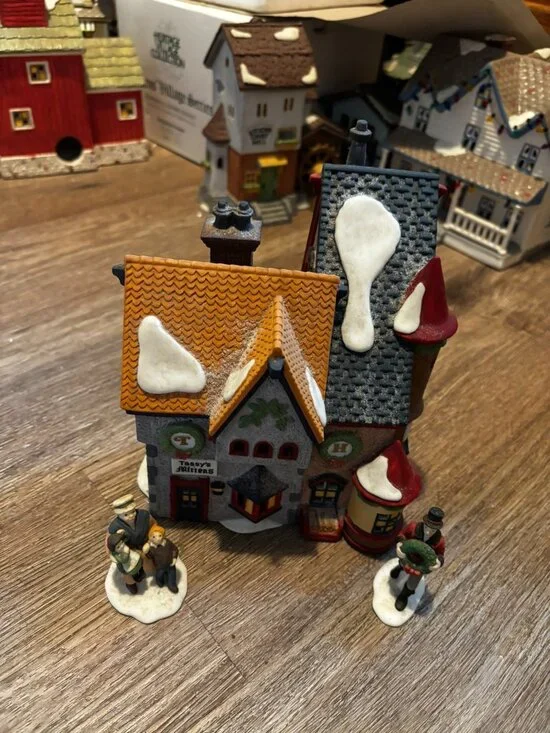 Department 56 Christmas village light up building Tassys Mittens