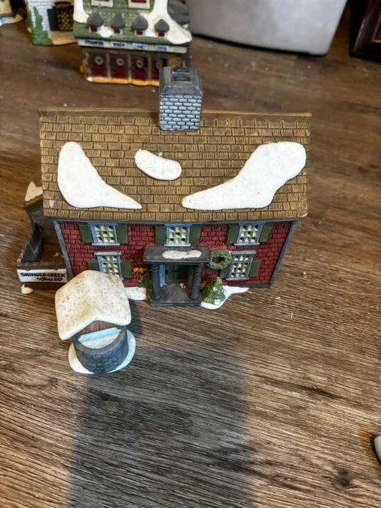 Department 56 Christmas village light up building Shingle Creek House