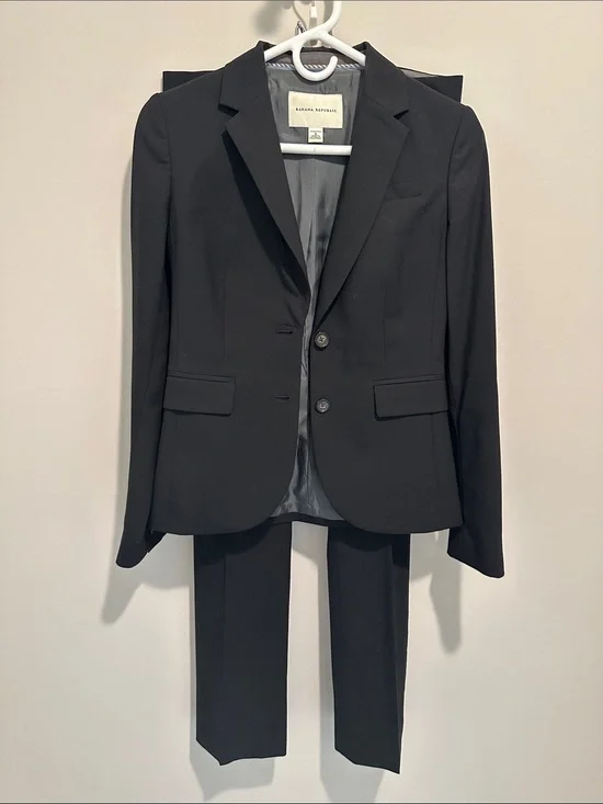 Banana Republic Women’s Black Three-Piece Suit - Notch Lapel