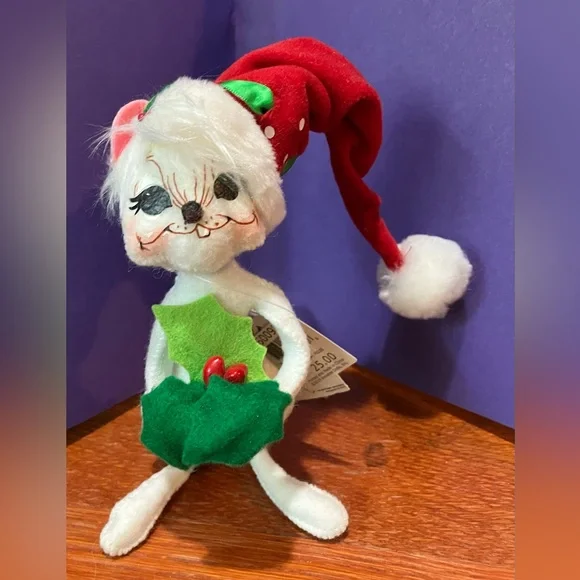 NWT Annalee 6” Holly Berry Mouse #600909