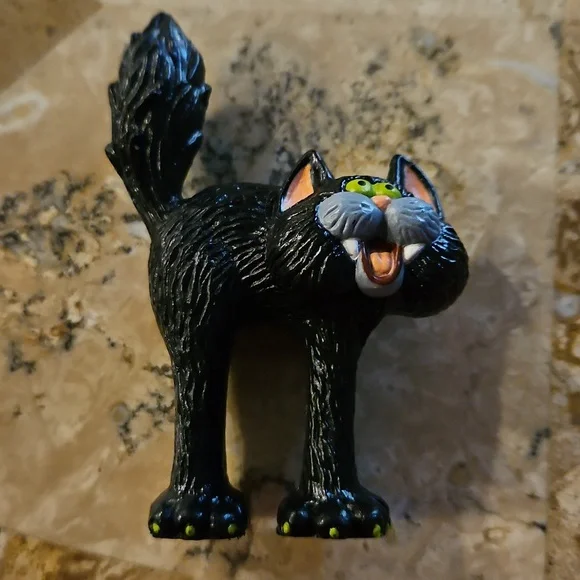 Hallmark Heartline Merry Miniatures Scaredy Black Cat Figure Figurune
