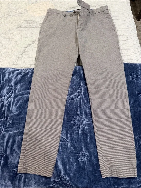 Banana Republic Men's Chinos in Light Gray Houndstooth