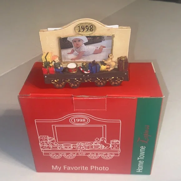 New in box vintage Home Towne Express 1998 Edition My Favorite Photo train car