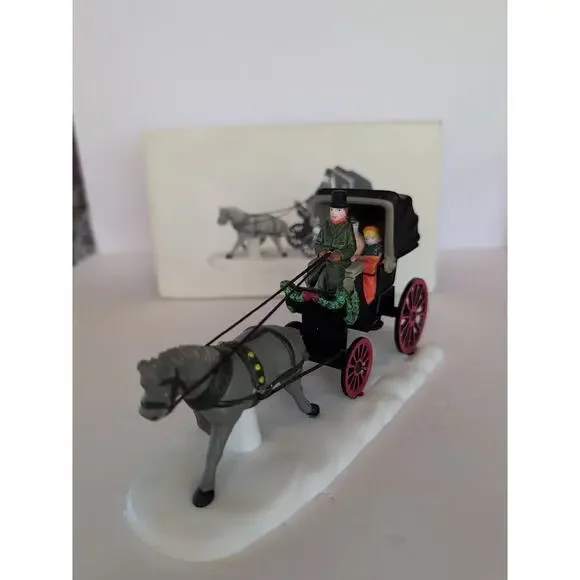 DEPARTMENT‎ 56 “Central Park Carriage” Heritage Village 1989 Retired #5979-0