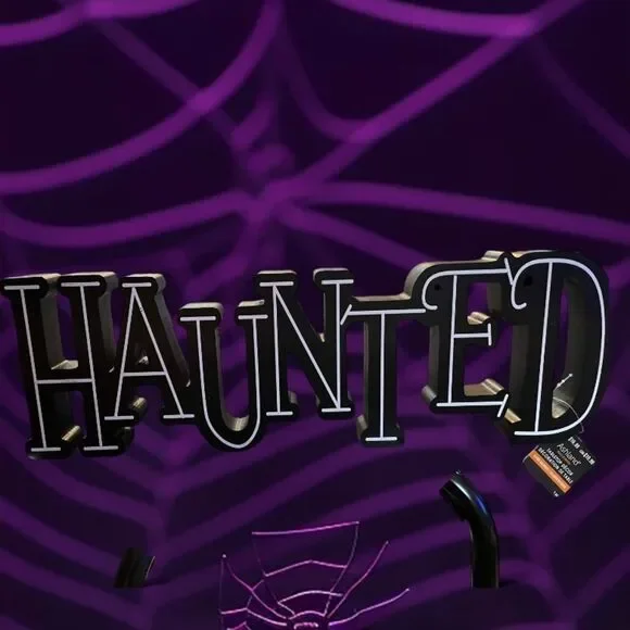 HAUNTED TABLETOP DECOR‎