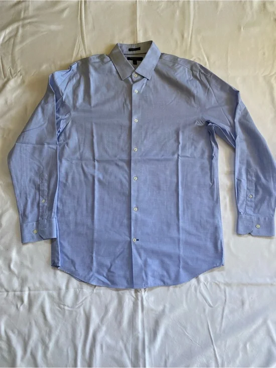 Banana Republic Men's Light Blue Dress Shirt - Classic Button-Down