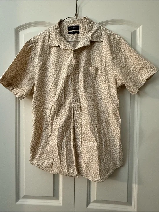💜 Banana Republic Leaf-Print Button-Down Shirt – Beige | Size M Slim Fit