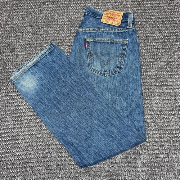 Levis 501 Mens Jeans 33x32 Straight Fit Button Fly Medium‎ Wash Denim