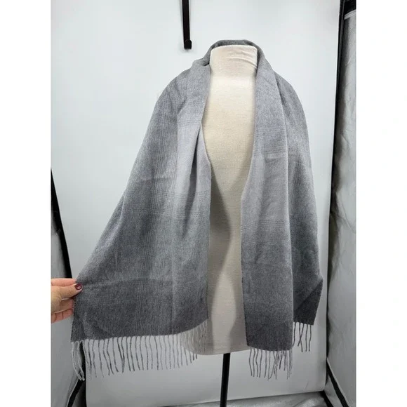 Saks Fifth Avenue Plaid Scarf Mens OS Grey 100% Cashmere Fringe Luxury