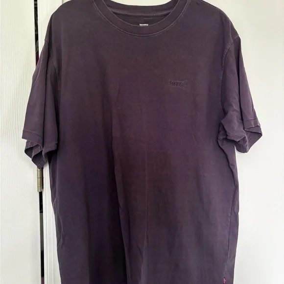 Levi's Men's Crewneck T-Shirt in Plum