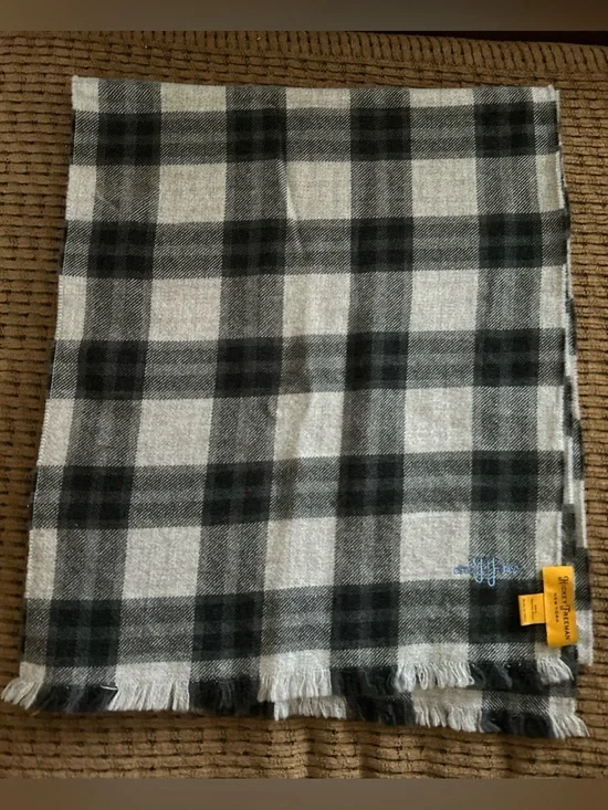 HICKEY FREEMAN 100% Merino Wool Scarf Gray Plaid Quiet Luxury Preppy Collegiate
