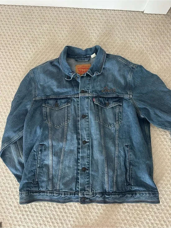 Levi's Men's Medium Blue Denim Jacket with Chest Pockets