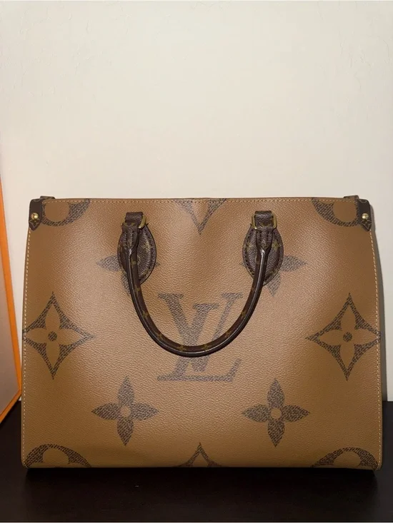 Authentic Louis Vuitton OnTheGo MM Monogram Reverse Tote