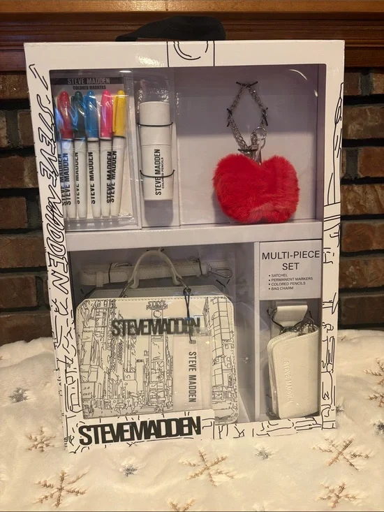 BNWT STEVE MADDEN White City-Print Satchel Gift Set with Red Heart Charm