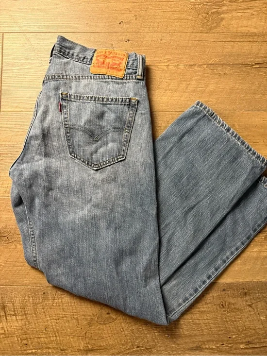 Levi's Men's Faded Light Blue Straight Jeans