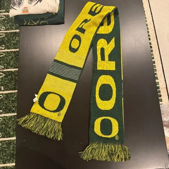 *VINTAGE* Oregon Ducks Scarf in Green / Yellow - 5 feet long