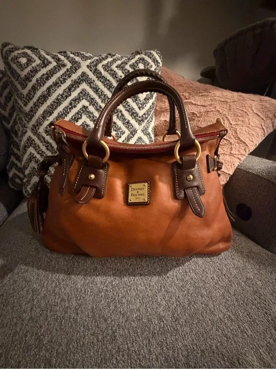 GUC Beautiful Dooney & Bourke Retired Large Stanwich Florentine Satchel
