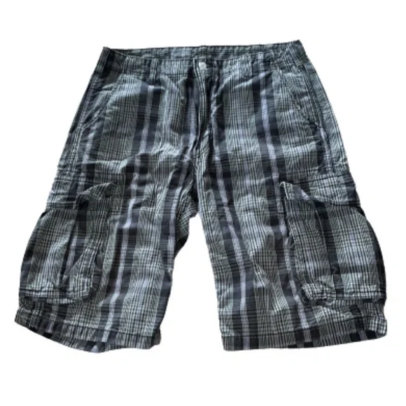 Levi’s charcoal gray/purple plaid cargo shorts size 32