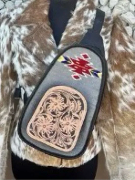 Saddle blanket Crossbody Sling Bag with toiled  Leather. New!  Black leather