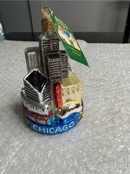 Old World Christmas glass blown ornament featuring Chicago landmarks