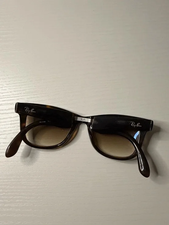 Ray-Ban Tortoiseshell Wayfarer Sunglasses with Brown Gradient Lenses