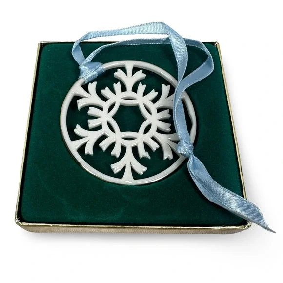 Lenox China Yuletide Ornament White Snowflake Pierced Gold Trim Vintage With Box