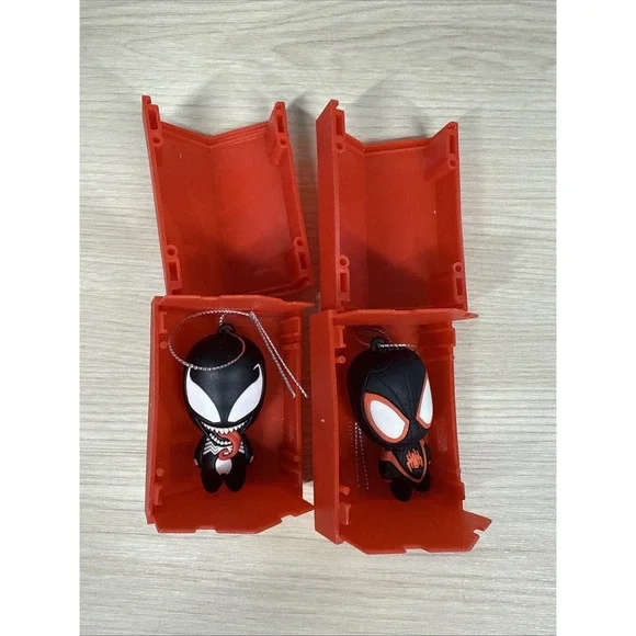 Hallmark Mystery Ornament Marvel‎ SPIDER-MAN RARE Venom MILES MORALES 2