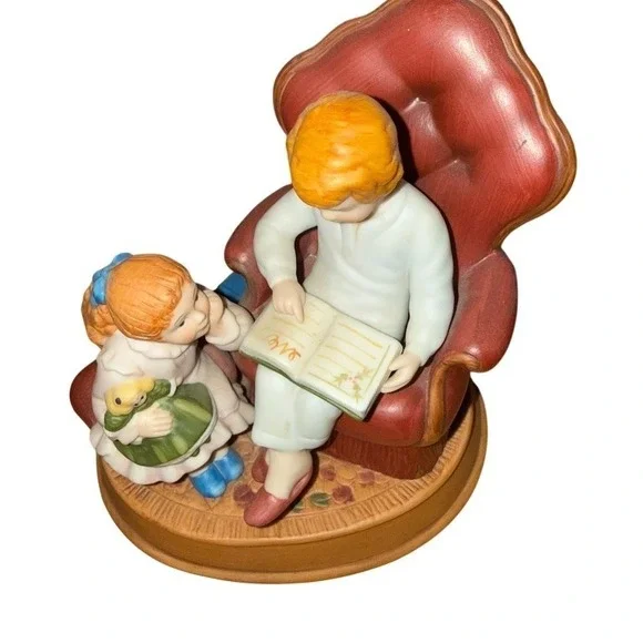 Avon Christmas Memories 1983 Enjoying the Night Before Christmas‎ Figurine