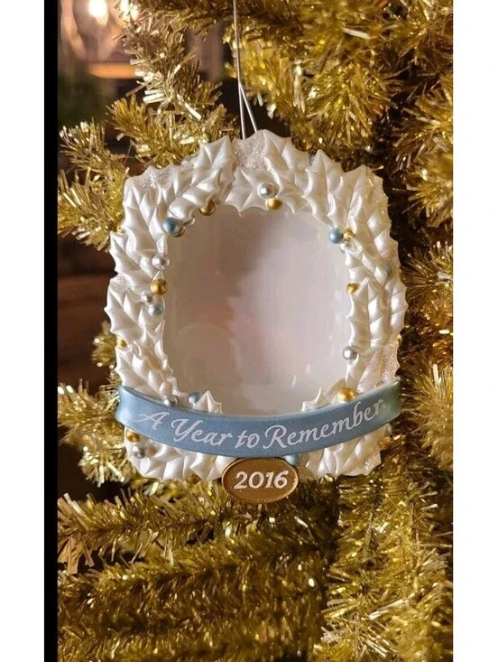 2016 Hallmark A Year to Remember Photo Holder Christmas Ornament