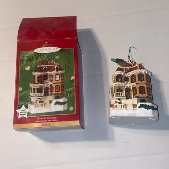 Vintage 2001 Up on the Housetop Magic Hallmark Keepsake Ornament