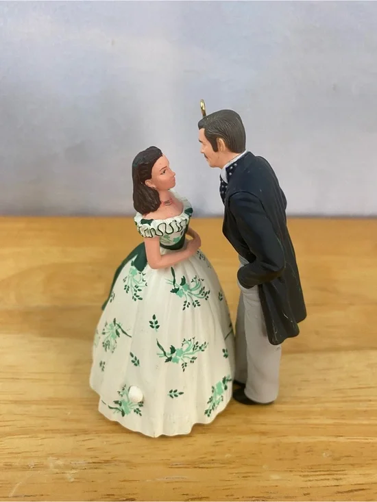 2012 Hallmark Scarlett Meets Her Match Gone With The Wind Ornament