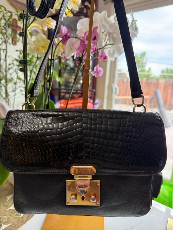 Authentic Vintage BALLY Black Croc Embossed Leather Shoulder Bag Flap Gold