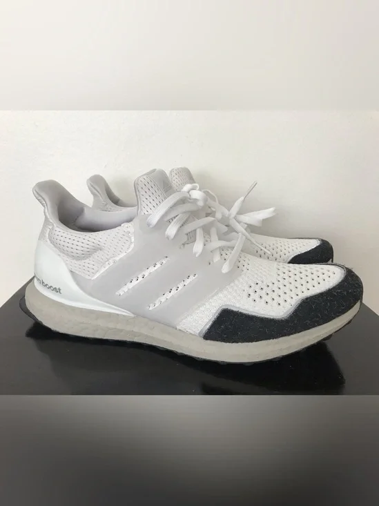 Size 10 Mens Adidas UltraBoost 1.0 Black Toe Suede Running Shoes White IH4927
