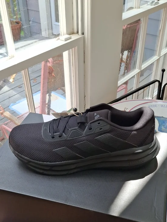 adidas Men's Black Low-Top Mesh Running Sneaker
