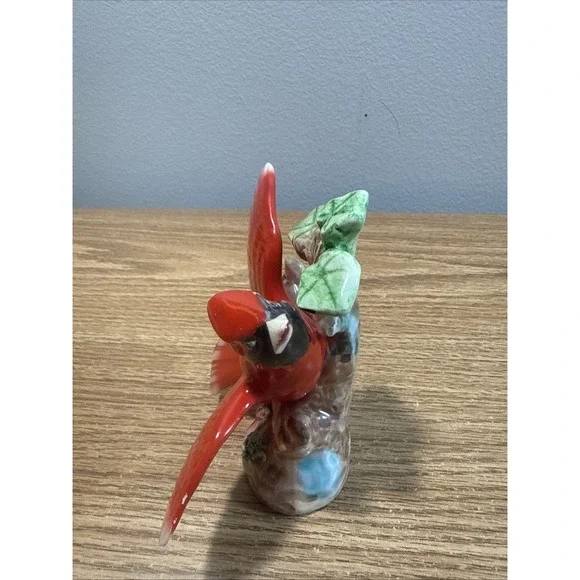 cardinal bird figurine‎
