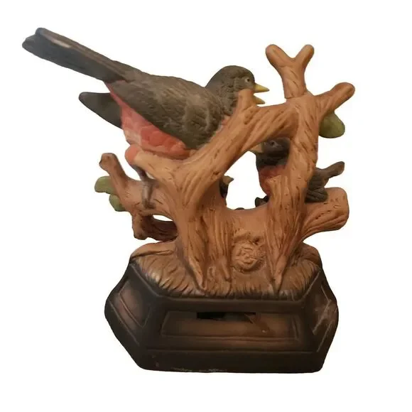 Vintage ROBIN & HATCHLINGS Figurine w/ Music Box‎  playing Memories