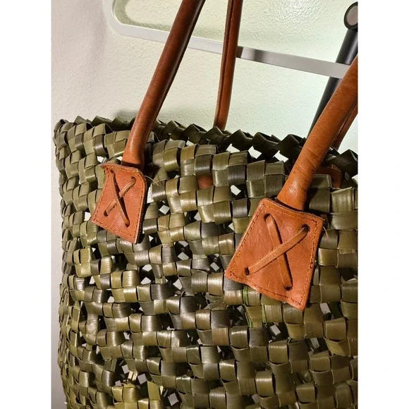 Hand Woven Palm Leaf Tote Bag Olive Green Leather Handle Luxury Basket Shopper