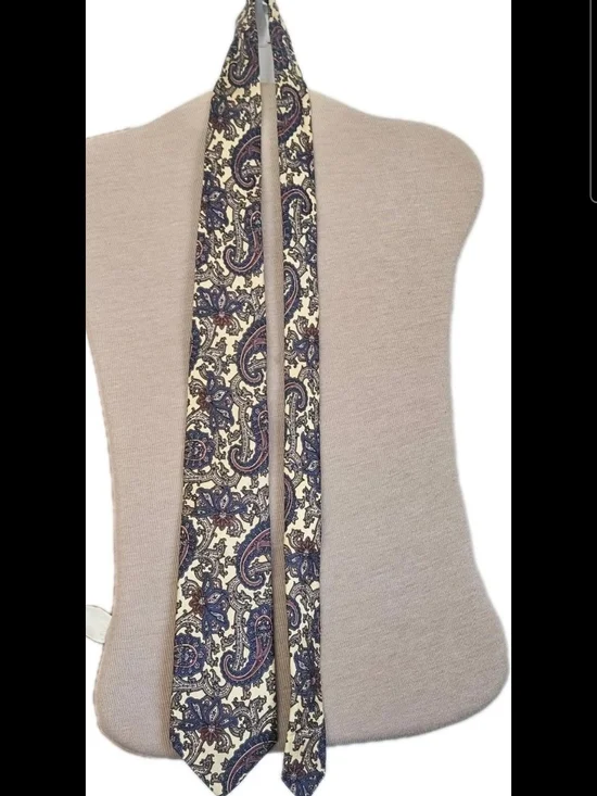 Vintage Briar Paisley Silk Tie Benoit's Waterford Conn Hand Fashioned Preppy Ivy