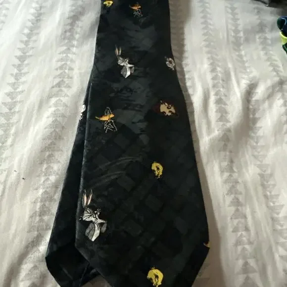 Looney Tunes Mania 1993 Necktie 100% Polyester EUC‎ Bugs Bunny Daffy Tweety