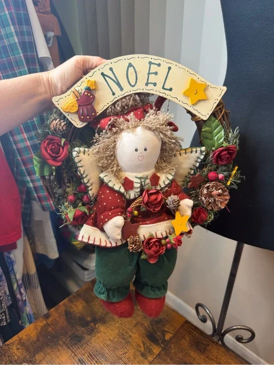 Vintage handmade Christmas grapevine wreath stuffed doll character Noel sign 13”