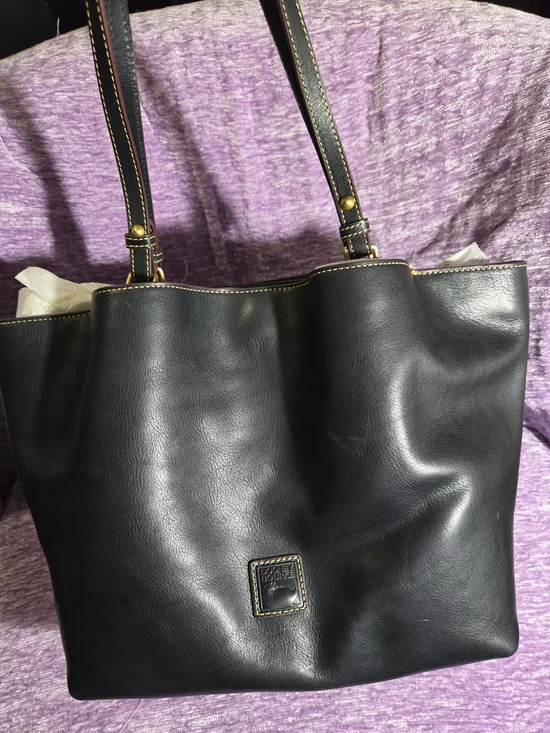 Dooney & Bourke FLYNN In Smooth Navy Florentine Leather. Like New.
